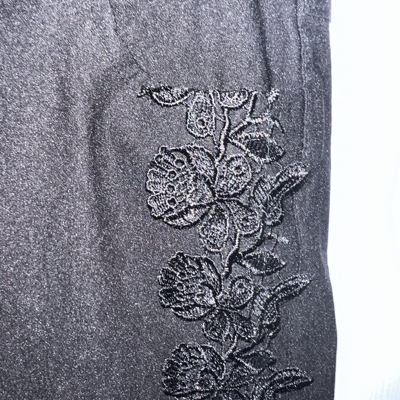 Designer women’s stretchy pants - Picture 3 of 9